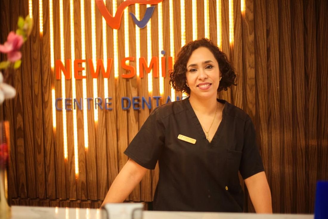 Dr El Mouslik à l'accueil du Centre Dentaire NEW SMILE, Kénitra